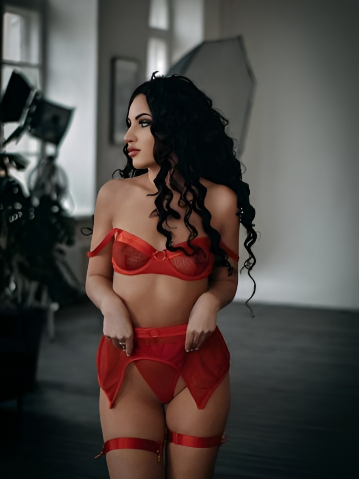 Елена привлекальеная девушка из Соснового бора цена от 2000 руб