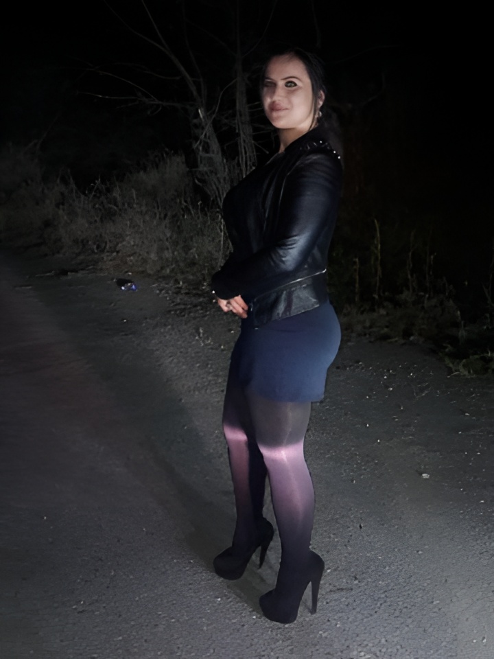 Элина привлекальеная девушка из Соснового бора цена от 1500 руб