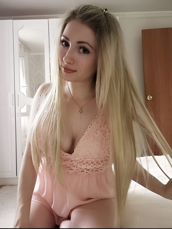 Искра привлекальеная девушка из Соснового бора цена от 10000 руб