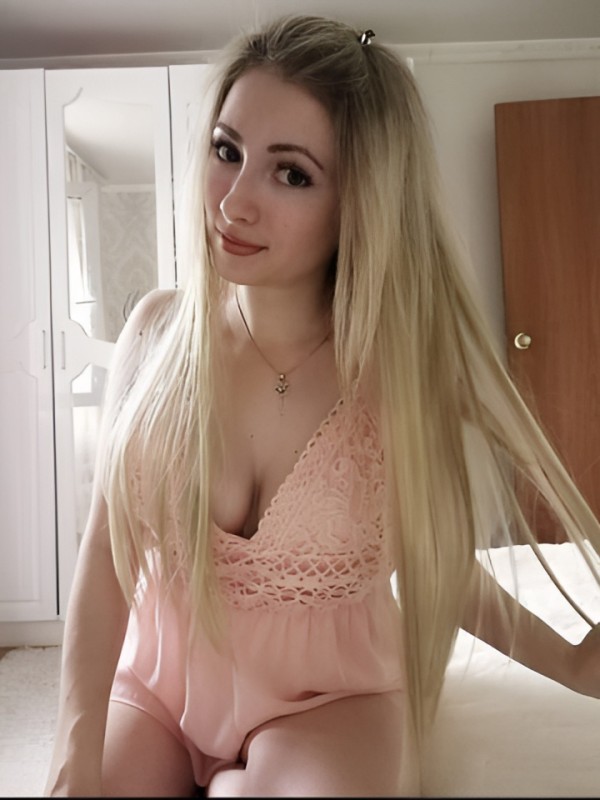 Искра привлекательная девушка из Соснового бора цена от 10000 руб