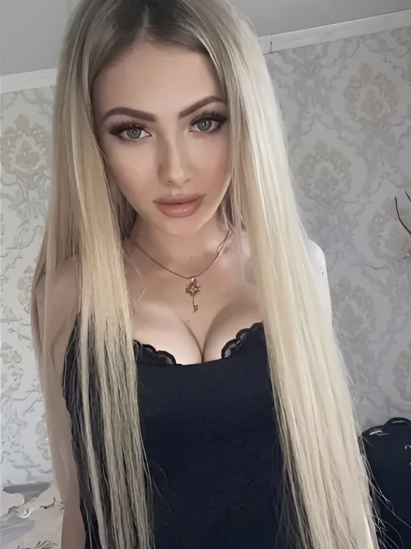 Карина привлекательная девушка из Соснового бора цена от 5000 руб