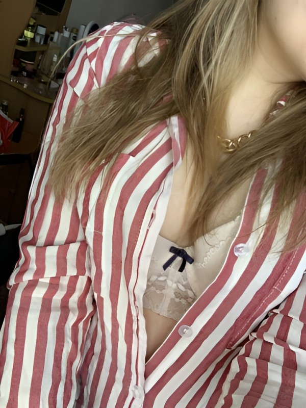 Милена привлекательная девушка из Соснового бора цена от 4000 руб