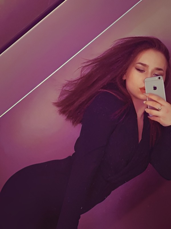 Яна привлекательная девушка из Соснового бора цена от 1500 руб