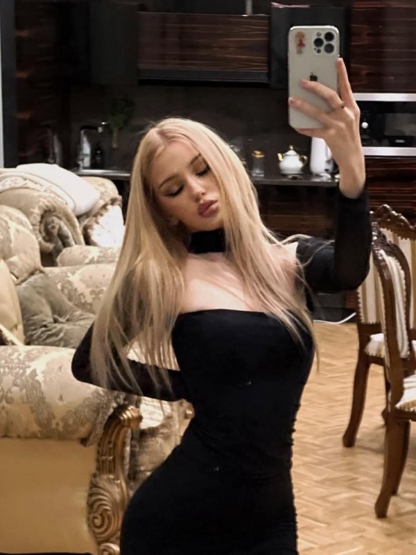 Света привлекательная девушка из Соснового бора цена от 8000 руб